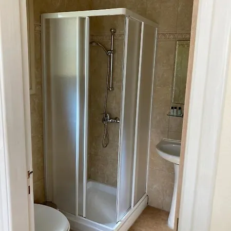 Anna פרוטאראס